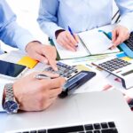 How a Bookkeeping Consultant Helps Businesses Stay Organized and Compliant 